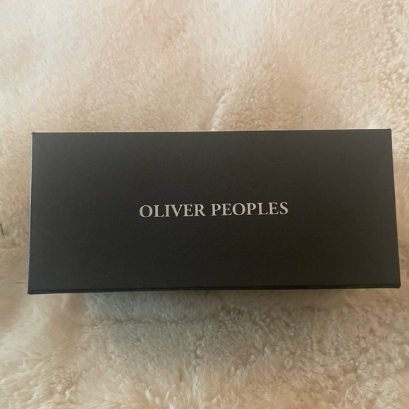 Oliver peoples accessories